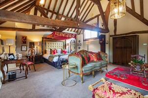 Suite Deluxe | Decoración individual, escritorio, espacio para trabajar con un portátil