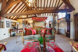 Deluxe Suite | 1 bedroom, individually decorated, desk, laptop workspace