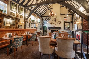 Restaurant - The George Hotel, Dorchester-on-Thames (Wallingford)