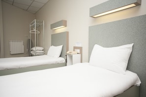 Triple Room | Hypo-allergenic bedding, blackout drapes, soundproofing