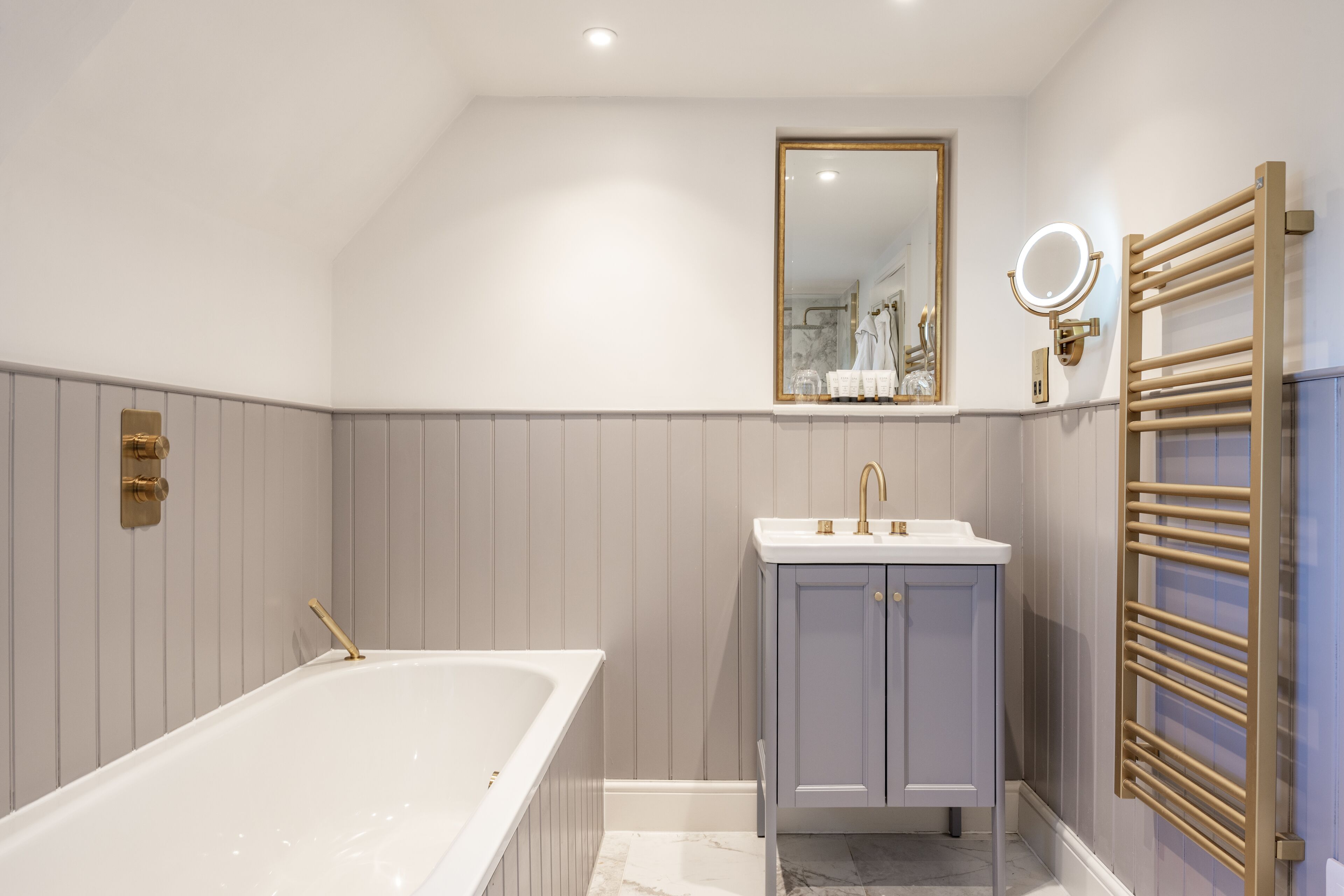 manor suite | bathroom | free toiletries, hair dryer, slippers, towels