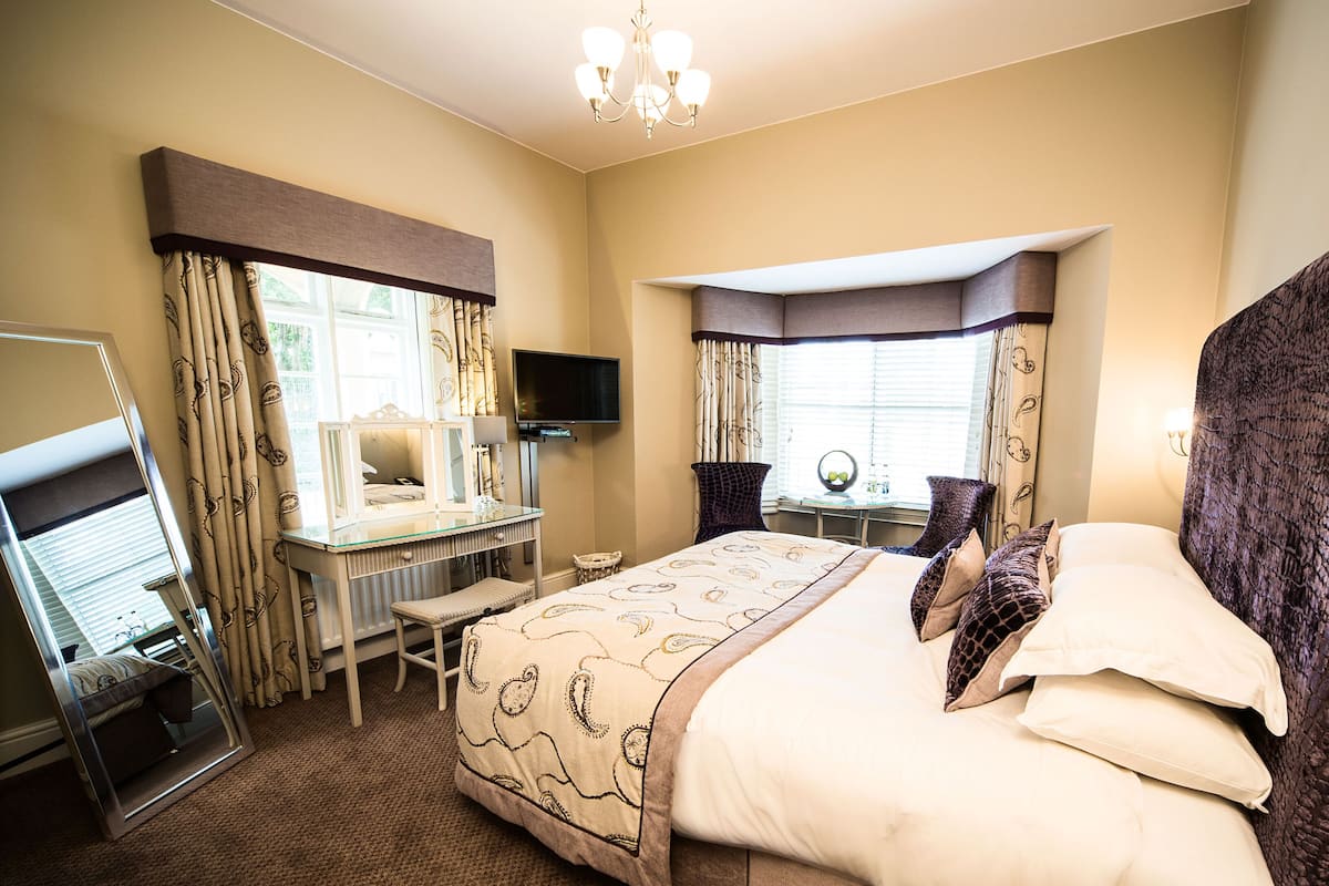 1 bedroom, hypo-allergenic bedding, in-room safe, individually decorated