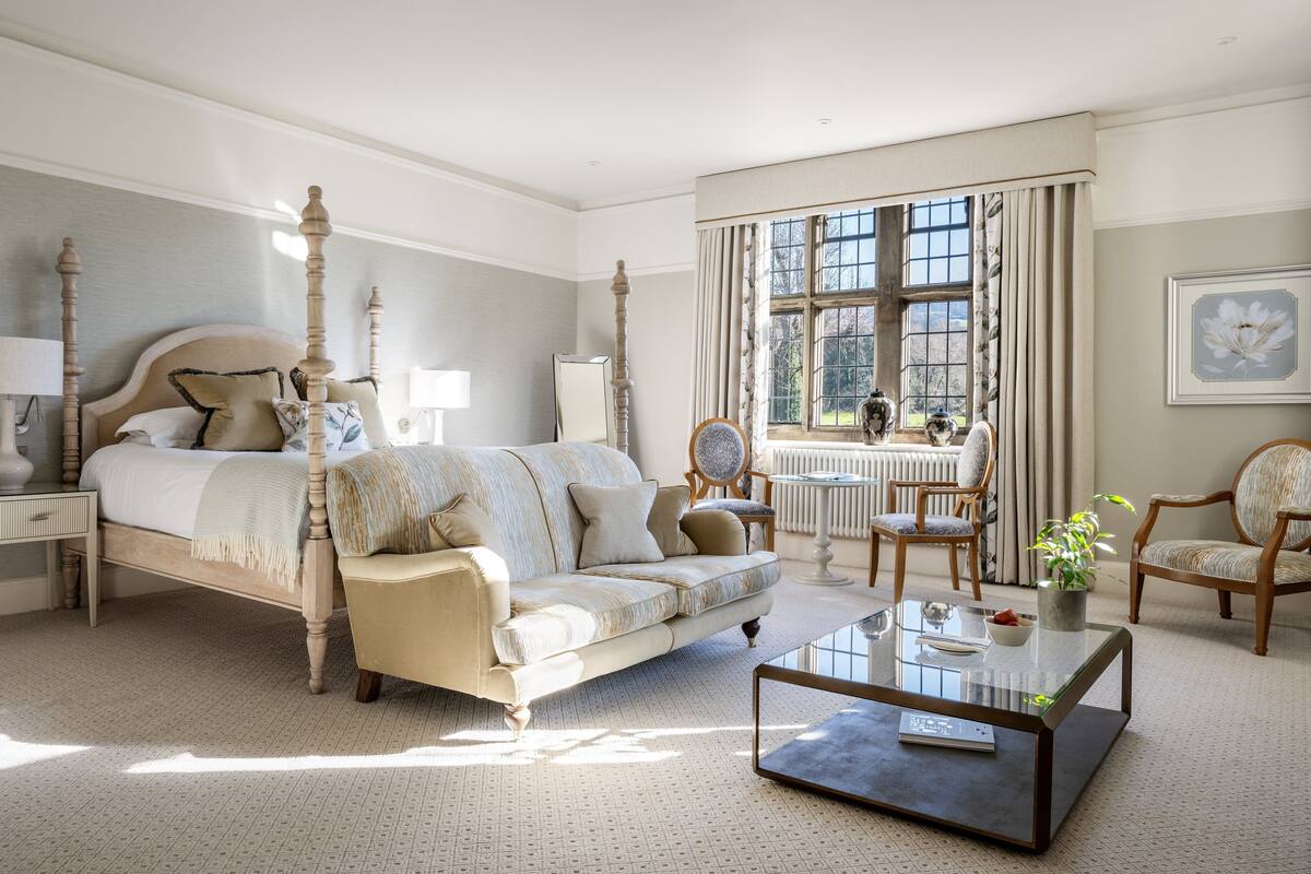 Manor Four Poster | 低過敏寢具、客房內保險箱、書桌、熨斗/熨衣板