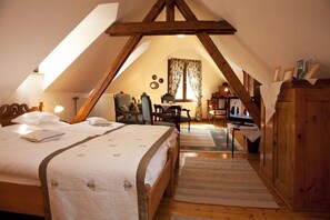 Habitación doble Deluxe | Escritorio, tabla de planchar con plancha y cunas gratuitas 