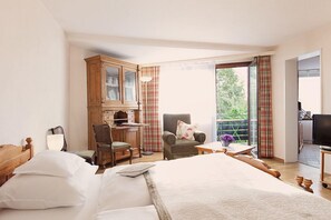 Wellness Room | Schreibtisch, Bügeleisen/Bügelbrett, kostenlose Babybetten
