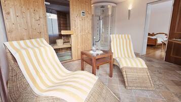 Wellness Room | Schreibtisch, Bügeleisen/Bügelbrett, kostenlose Babybetten