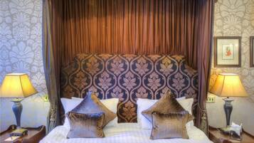 Superior Double Room | Minibar, in-room safe, individually decorated, individually furnished