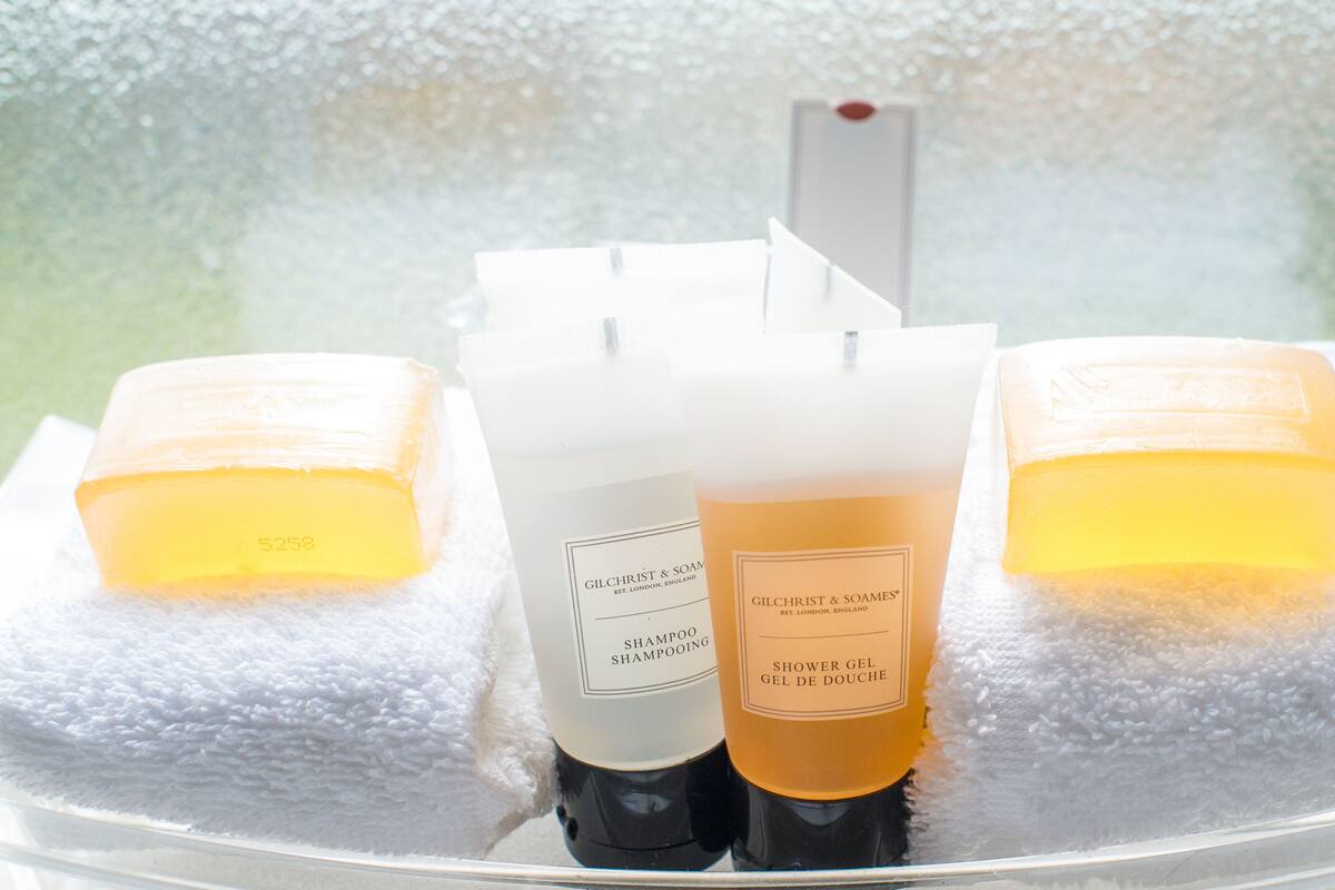 free toiletries, towels