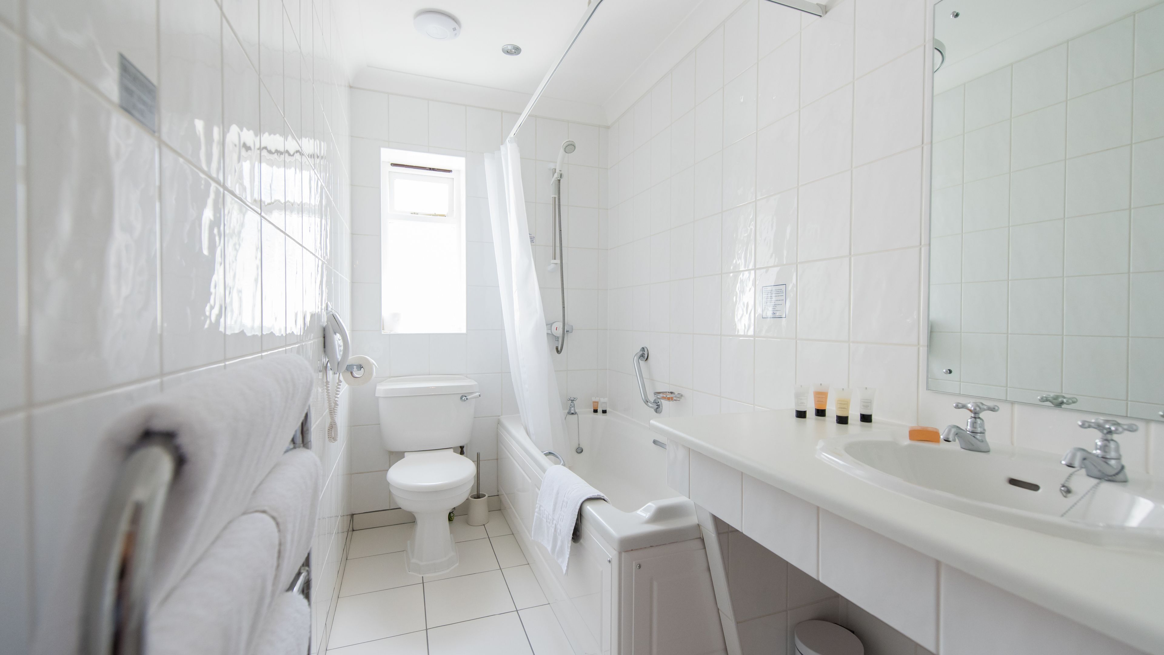 free toiletries, towels