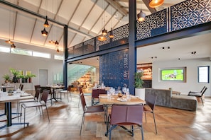 Breakfast, lunch, dinner served; pool views