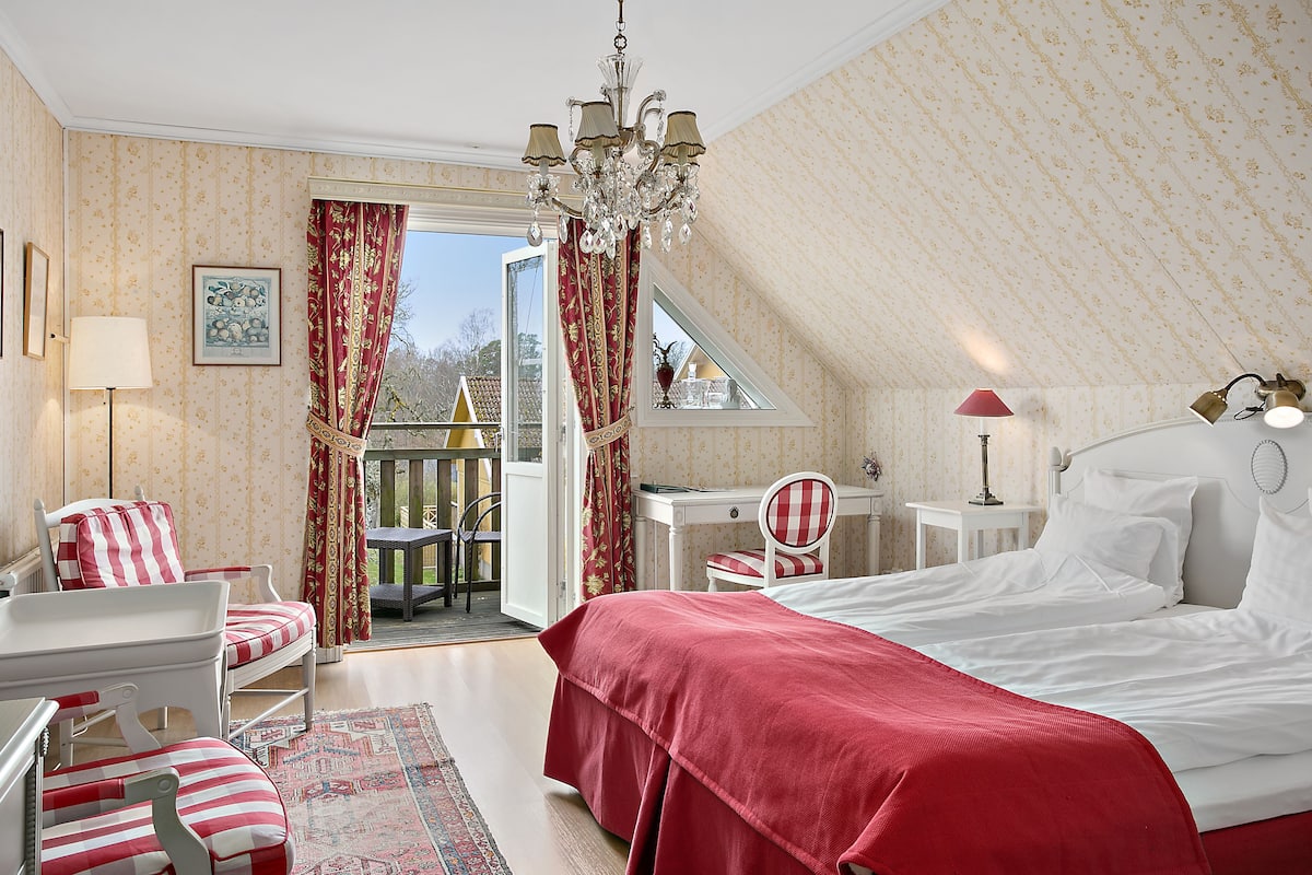 minibar, individually decorated, individually furnished, desk