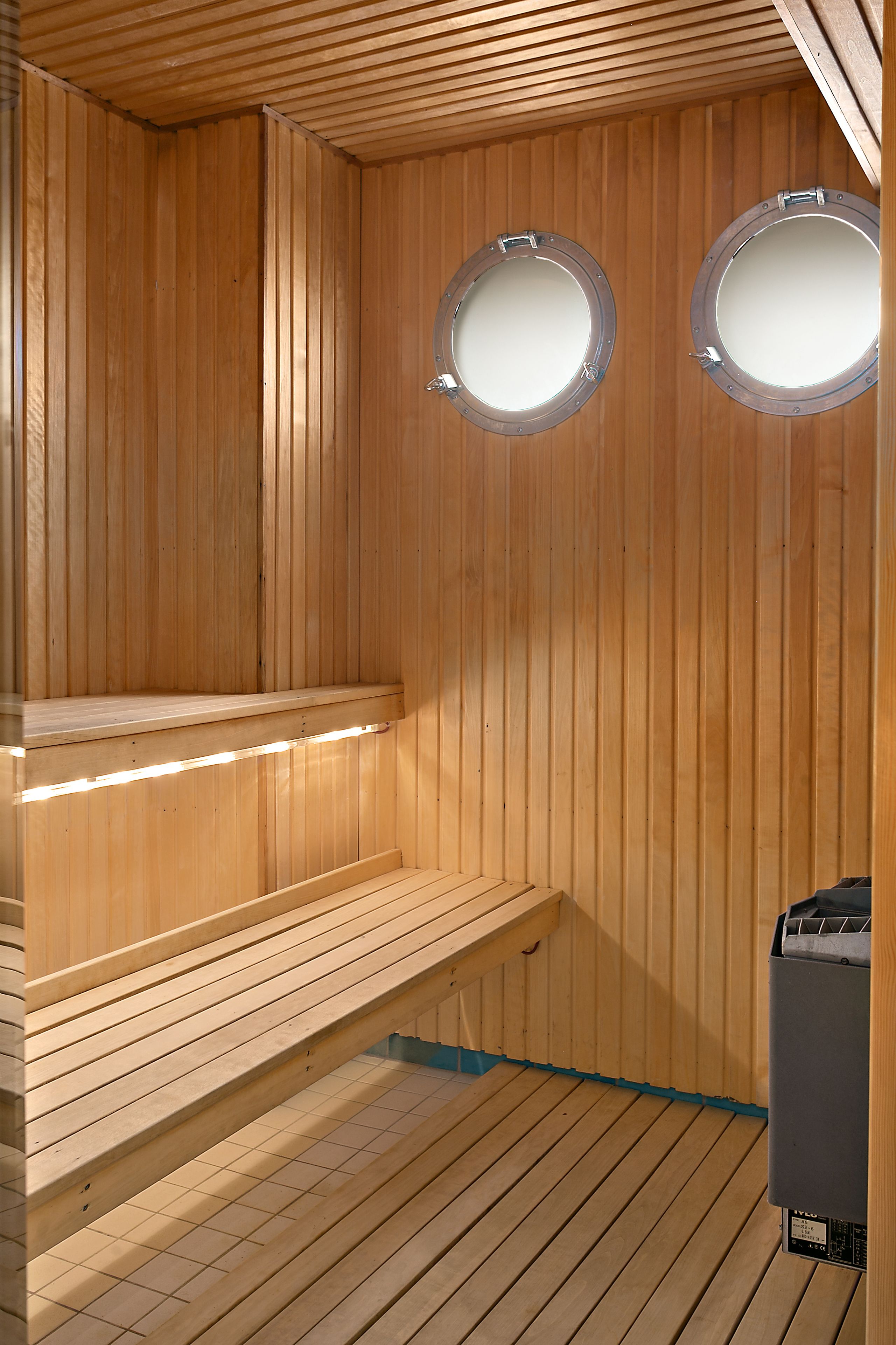 sauna, hot tub