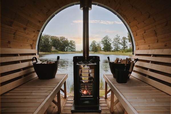 Sauna, hot tub