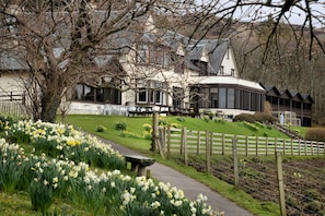 Front of property - Loch Melfort Hotel (Oban)