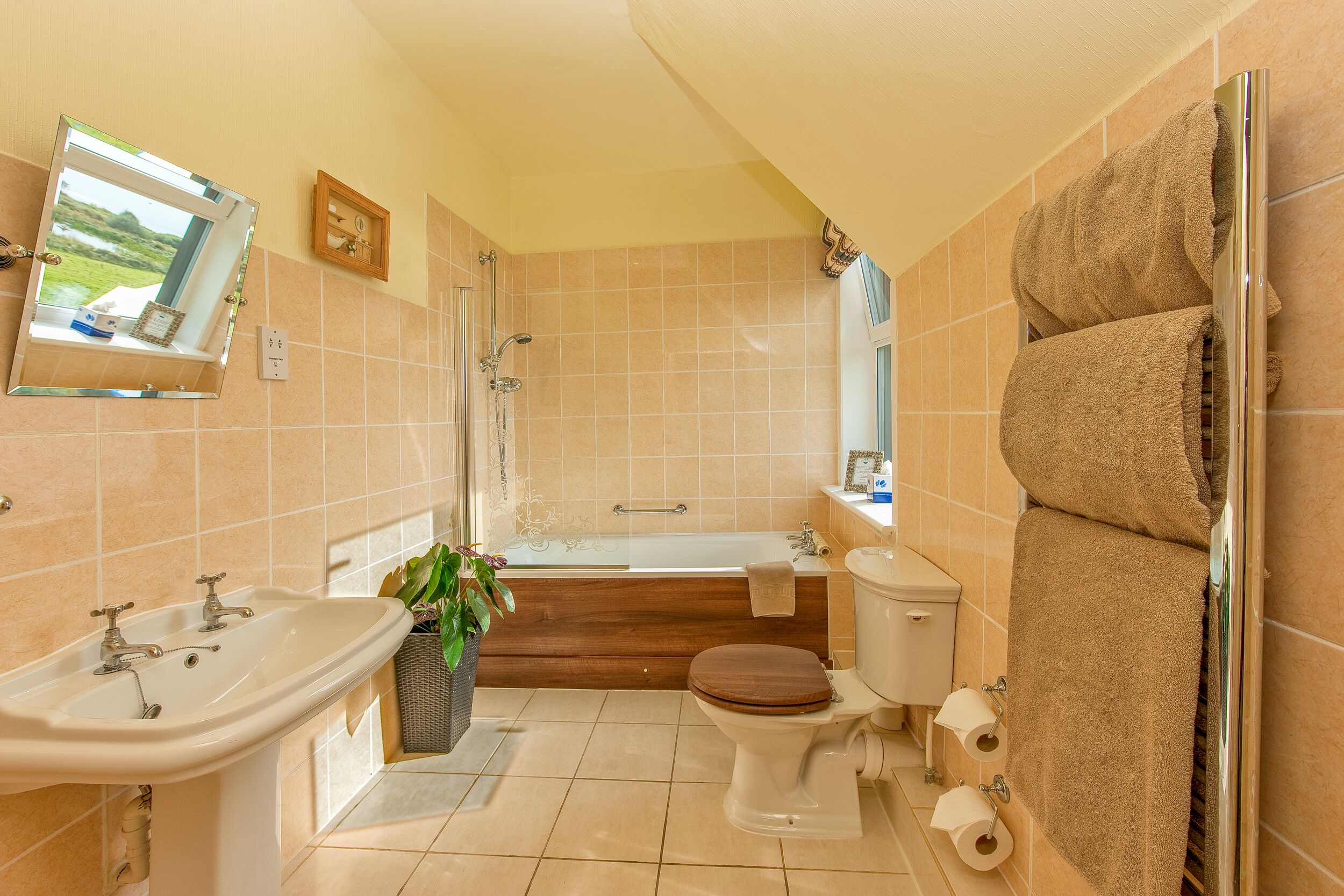romantic studio suite | bathroom | combined shower/bathtub, free toiletries, hair dryer, bathrobes