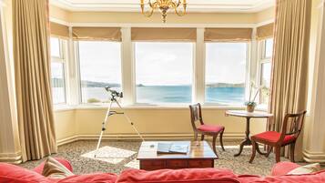 Romantisk studiosuite | Sengetøy av topp kvalitet, individuelt innredet og skrivebord