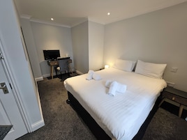 Executive Double Room | Premium bedding, desk, blackout drapes, iron/ironing board