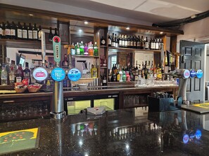 Bar (on property) - Marsh Farm Hotel (Swindon)