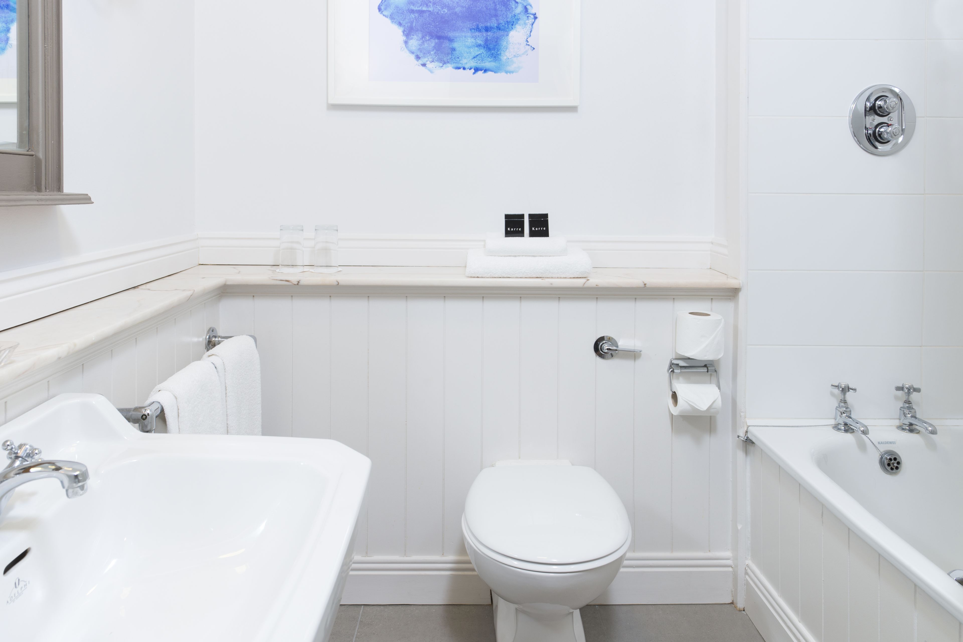 combined shower/bathtub, eco-friendly toiletries, hair dryer, towels