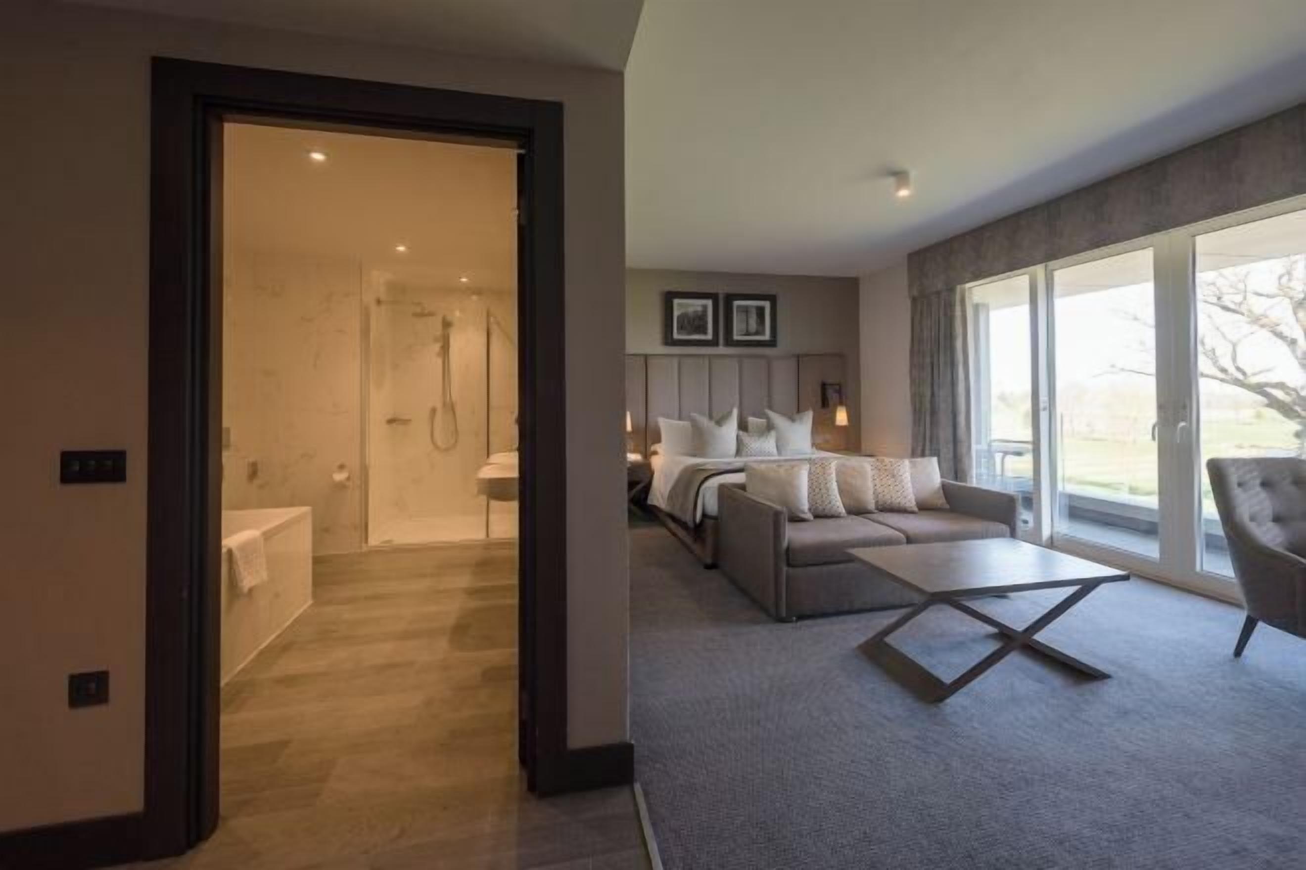 意大利 Frette 床單、高級寢具、房內夾萬、獨特設計