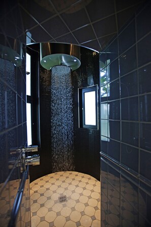 Turrets Suite | Badezimmer | Designer-Toilettenartikel, Haartrockner, Bademäntel, Handtücher