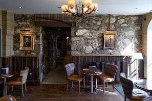 Bar (on property) - Meldrum House Country Hotel & Golf Course (Inverurie)
