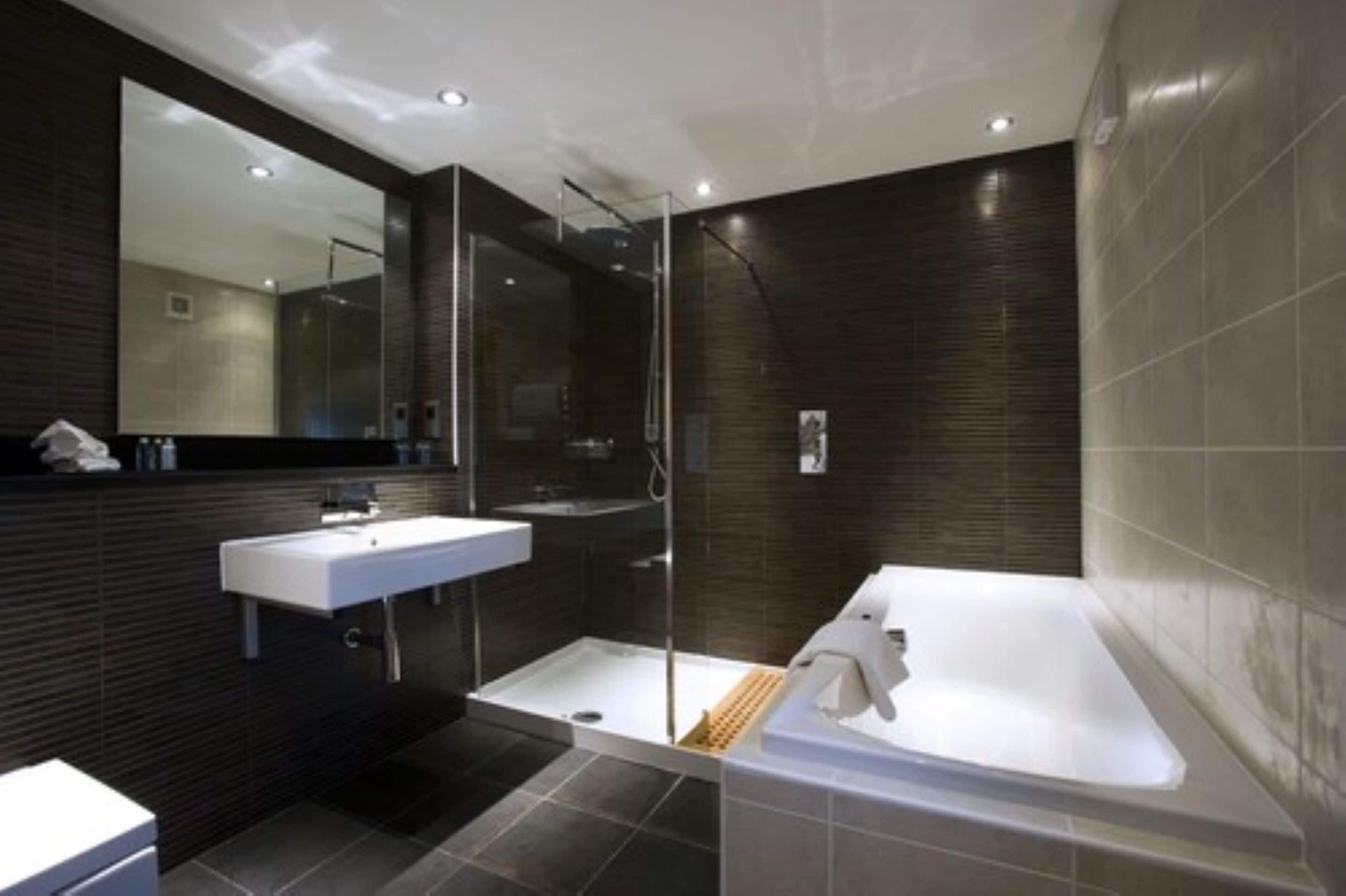 5 bedrooms, frette italian sheets, premium bedding, in-room safe