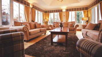 Frette Italian sheets, premium bedding, in-room safe