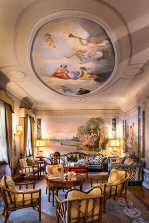 Lobby sitting area - Romantik Hotel Villa Margherita (Mira)