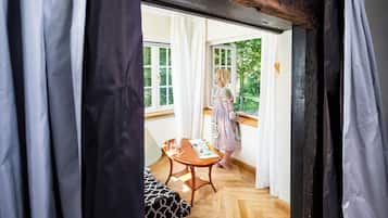 Junior Room | Living area | Flat-screen TV