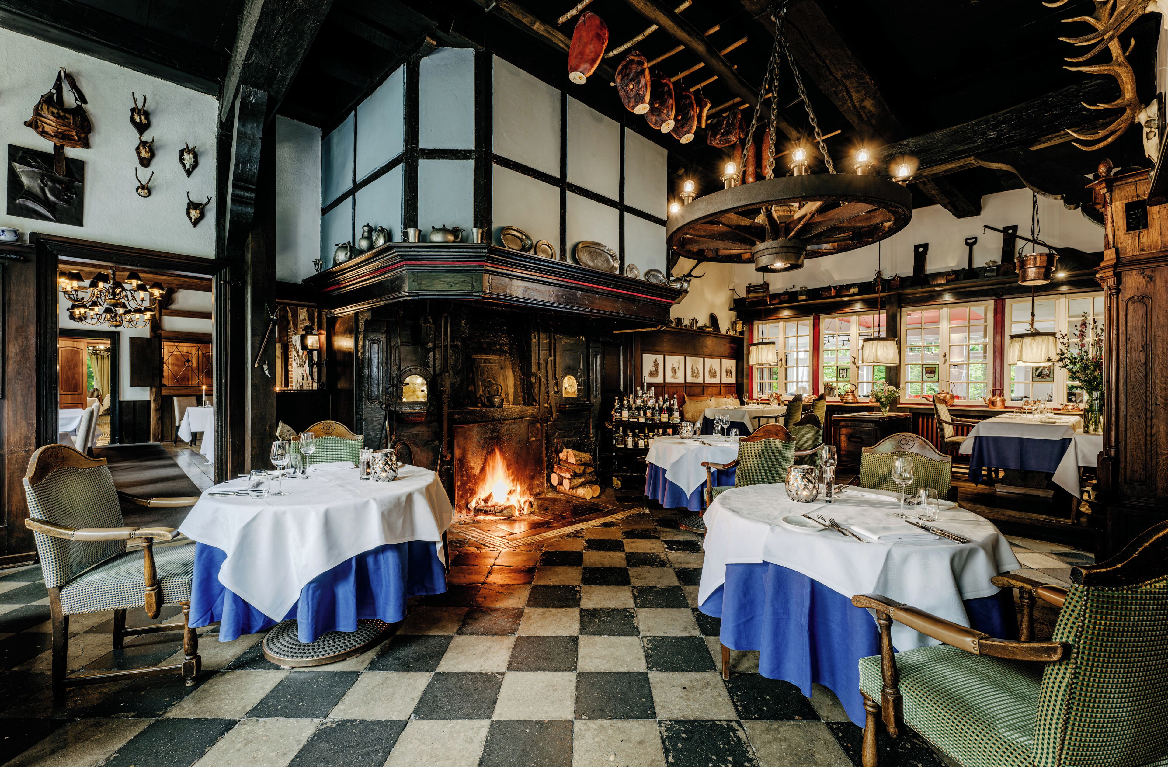 Serveert lunch en diner, internationale gerechten