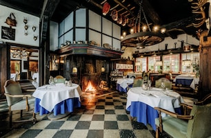 Se sirven almuerzos, cenas y cocina internacional