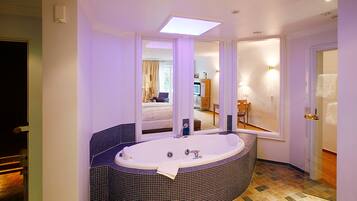 Spa-Juniorsuite | Badeværelse | Gratis toiletartikler, hårtørrer, badekåber, hjemmesko