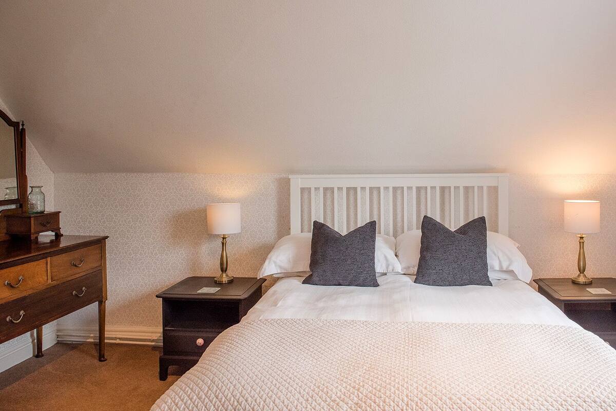 Double Room, Ensuite (Stretton - 2nd Floor)