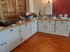 Free daily buffet breakfast