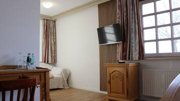 Standard Double Room | Hypo-allergenic bedding, minibar, in-room safe, individually decorated