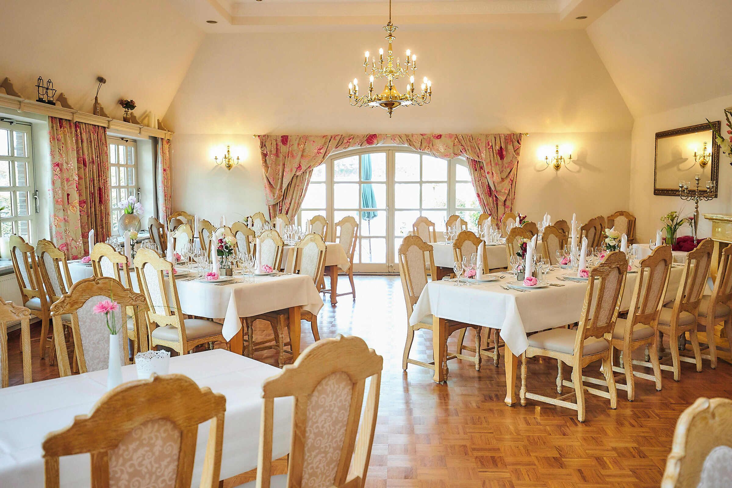 Breakfast, lunch, dinner served; German cuisine 