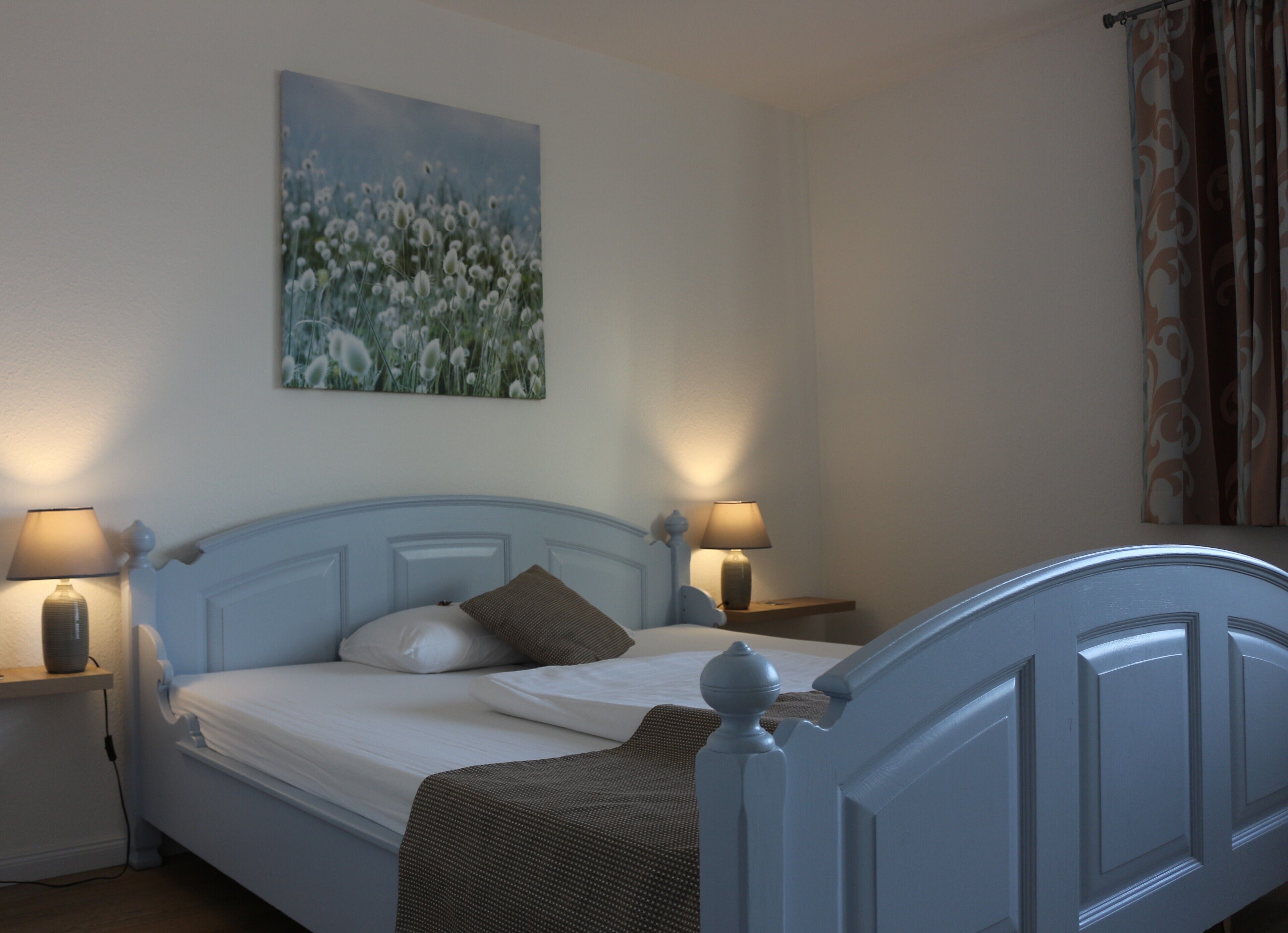 Doppia Standard | Biancheria da letto ipoallergenica, minibar, una cassaforte in camera