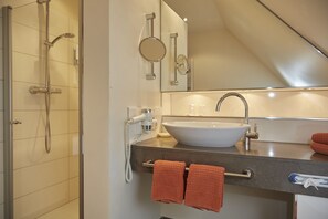 Chambre Affaires double pour 1 personne | Salle de bain | Articles de toilette (gratuits), séchoir à cheveux, serviettes fournies