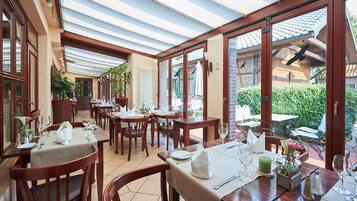 Breakfast, lunch, dinner served; German cuisine