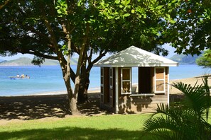 Private beach nearby, free beach shuttle, free beach cabanas