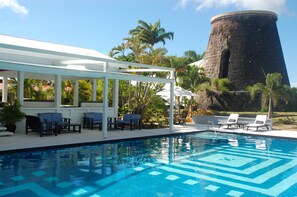 Outdoor pool, pool umbrellas, sun loungers