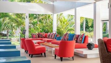 HĂ€r finns 3 restauranger som serverar lunch.