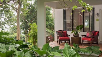 Premier Room | Premium bedding, minibar, in-room safe, desk