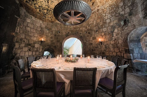 3 restaurants servant le déjeuner et le dßner