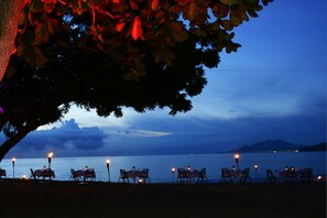 Private beach nearby, free beach shuttle, free beach cabanas