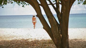 Private beach nearby, free beach shuttle, free beach cabanas