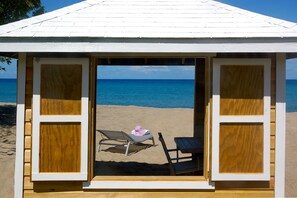 Private beach nearby, free beach shuttle, free beach cabanas