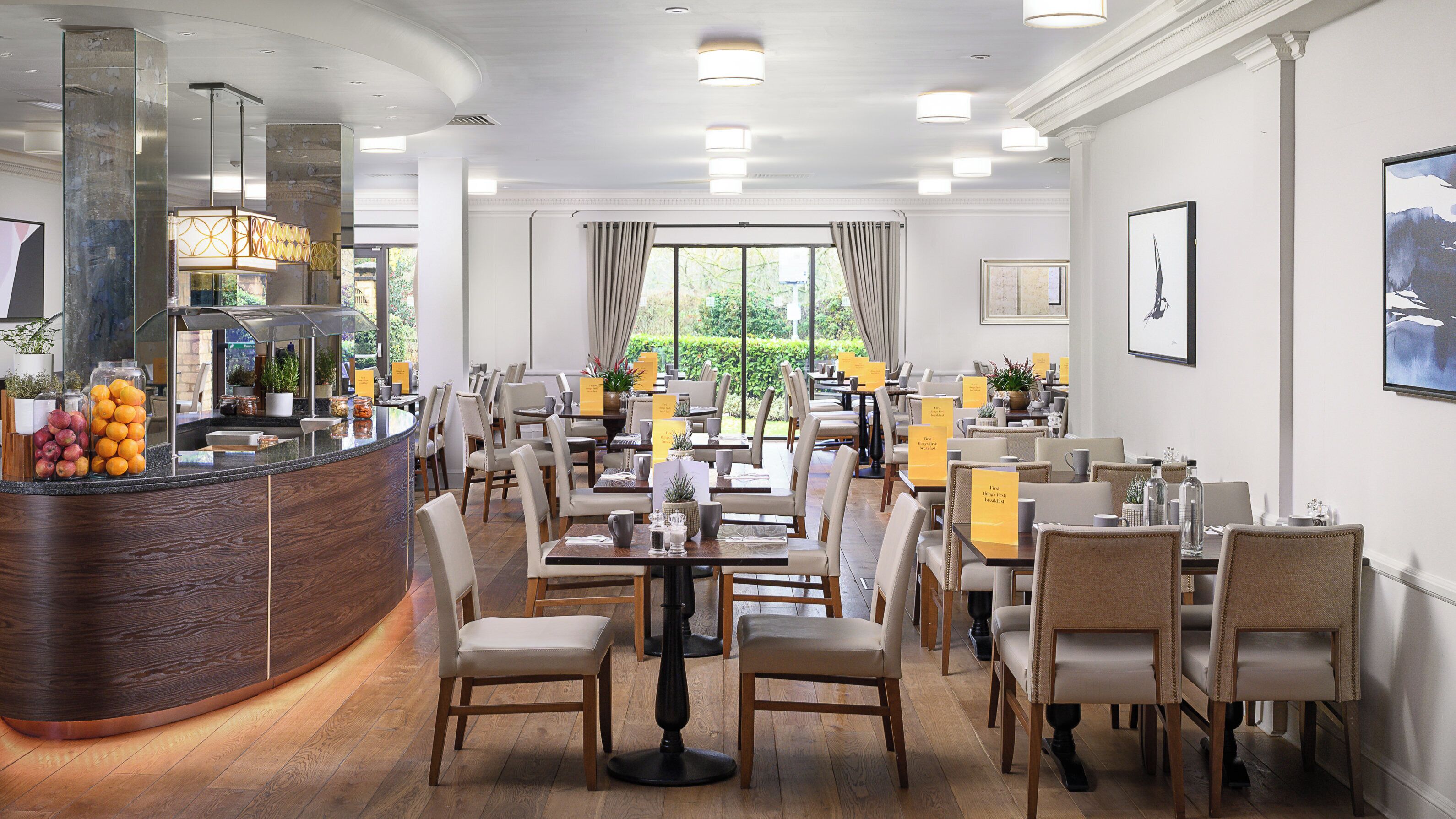 Petit déjeuner, déjeuner, dîner et brunch servis sur place