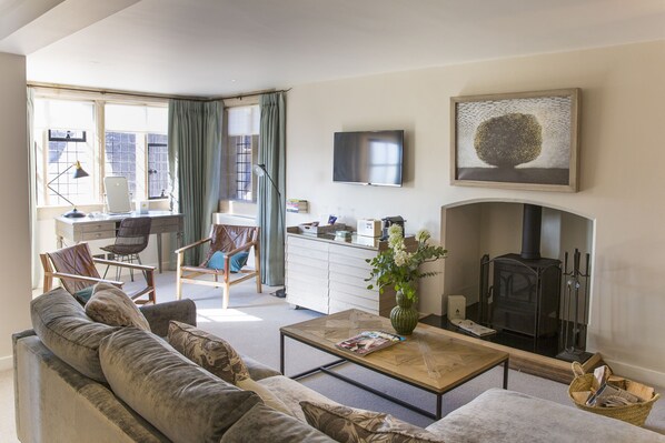 Suite (George's) | In-room safe, cribs/infant beds, rollaway beds, free WiFi